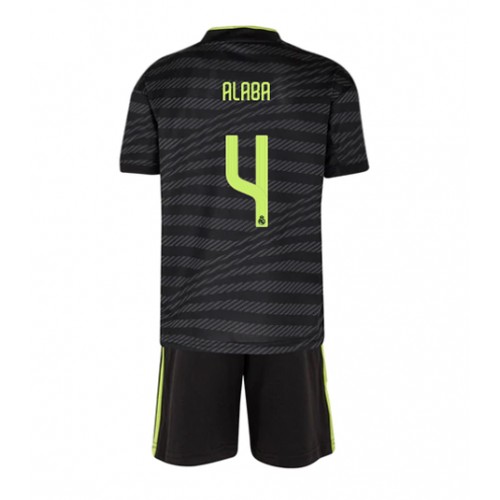 Real Madrid David Alaba #4 Tredjedraktsett Barn 2022-23 Kortermet (+ Korte bukser) Real Madrid David Alaba #4 Tredjedraktsett Barn 2022-23 Kortermet (+ Korte bukser)